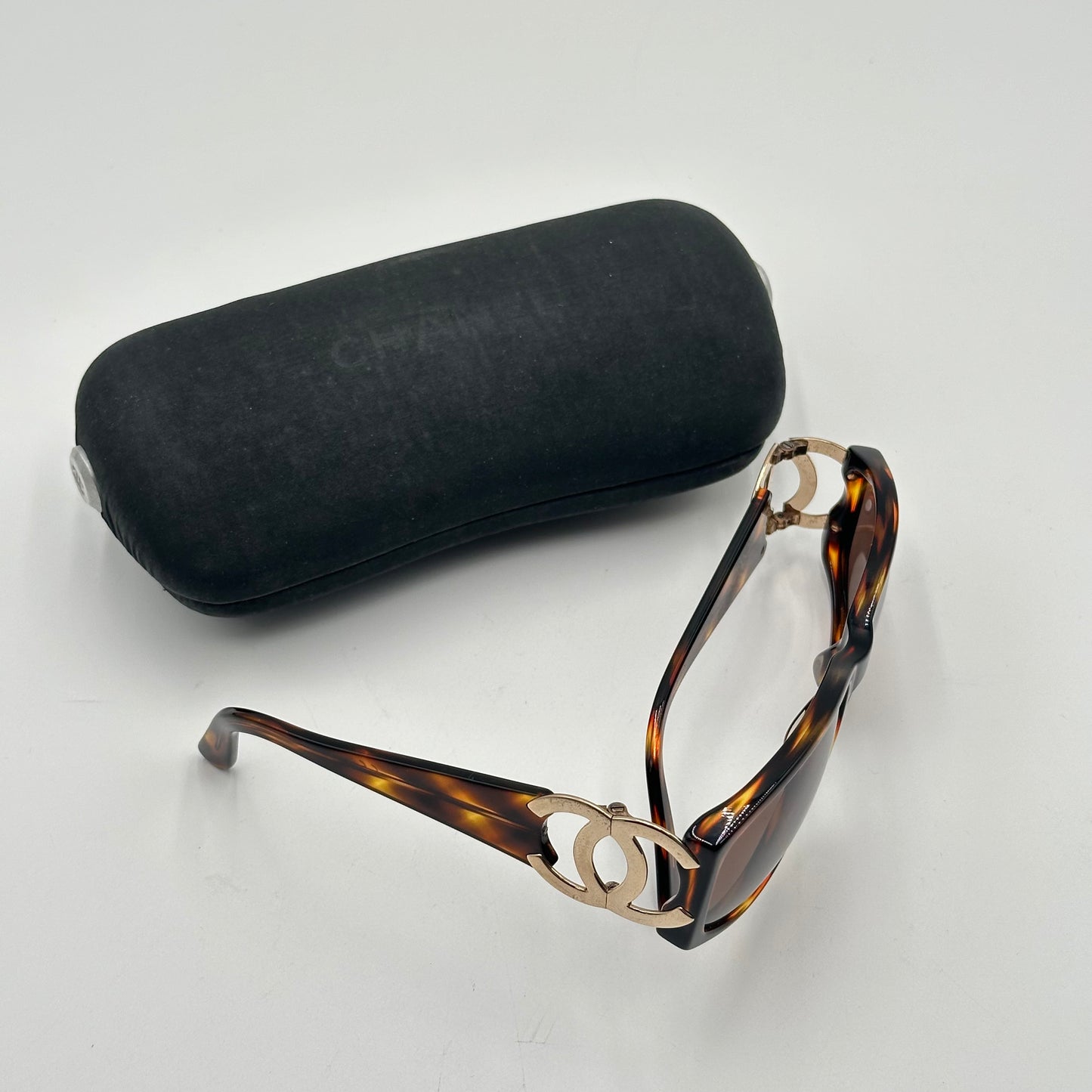 Authentic CHANEL CC Brown Tortoise Shell Sunglasses