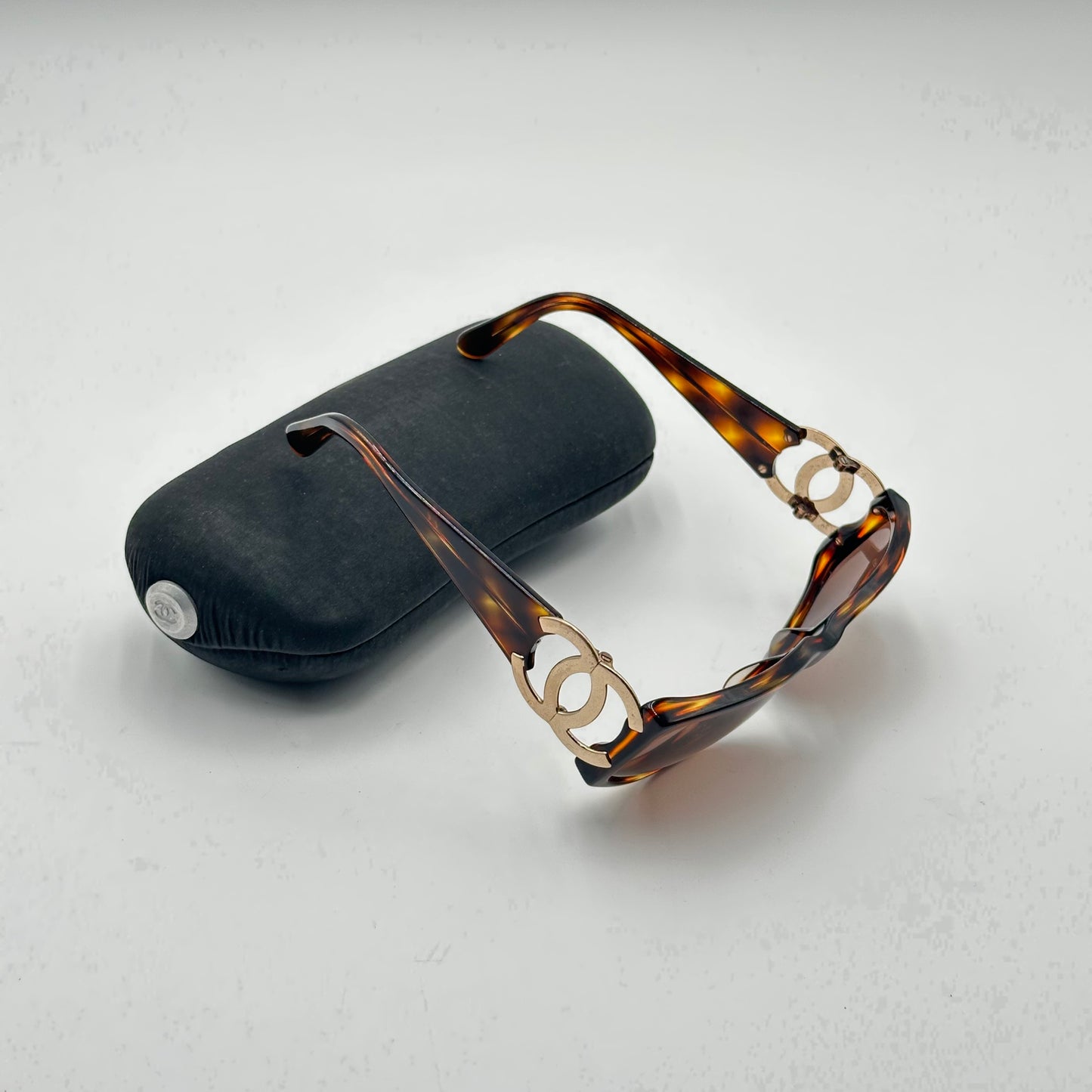 Authentic CHANEL CC Brown Tortoise Shell Sunglasses