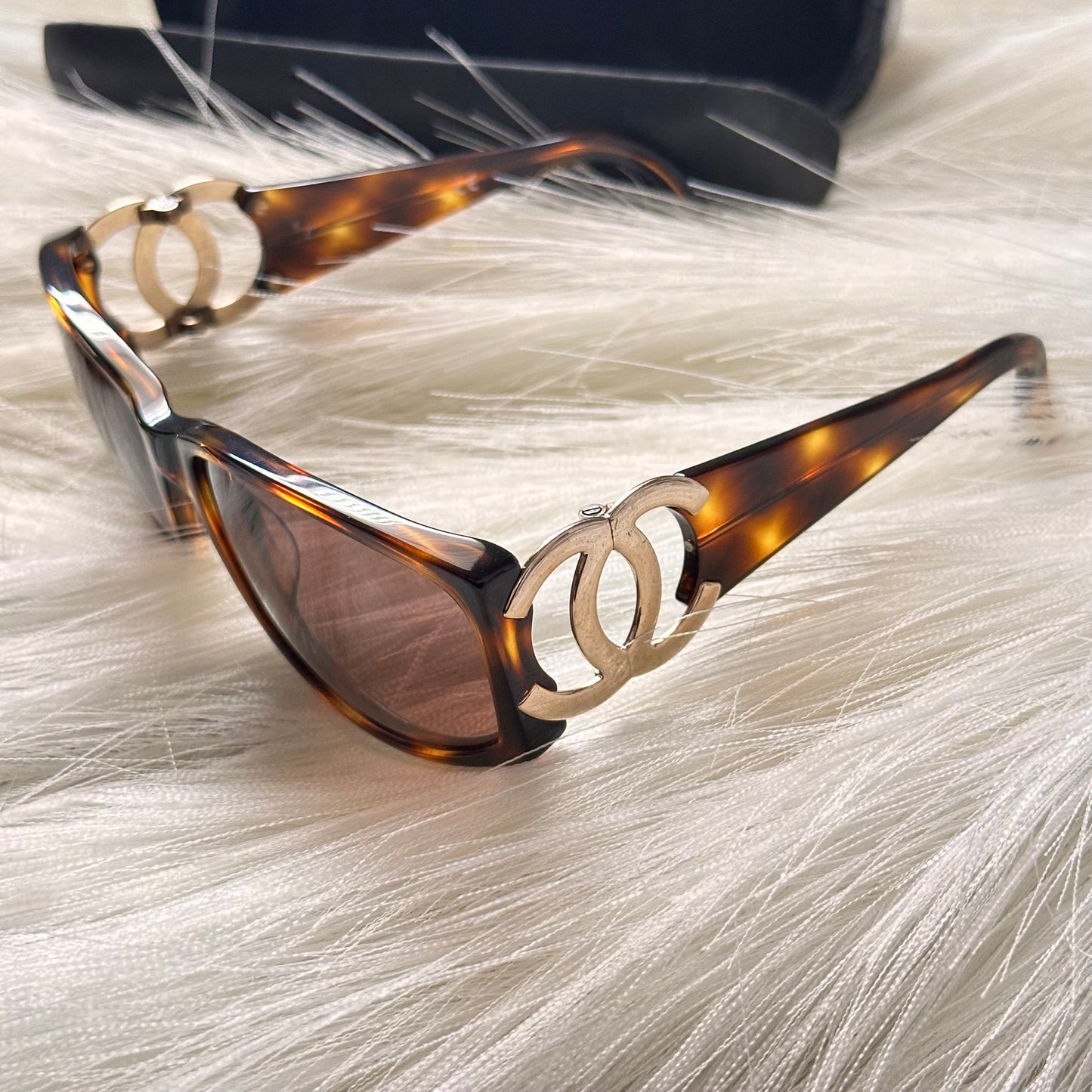 Authentic CHANEL CC Brown Tortoise Shell Sunglasses