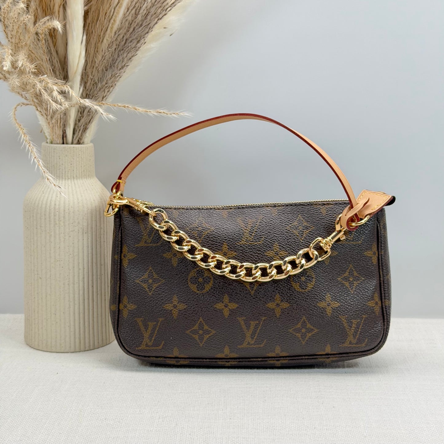 Authentic 2000 Louis Vuitton Monogram Pochette Accessoires Crossbody