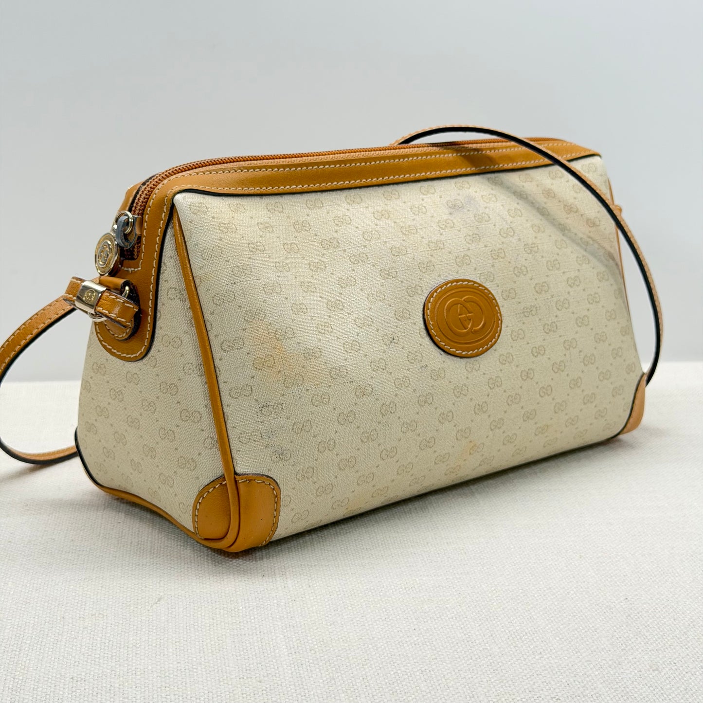 Authentic GUCCI Supreme White Canvas Crossbody