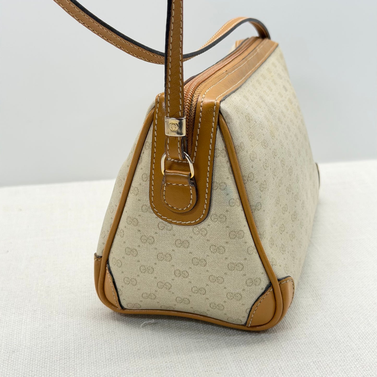 Authentic GUCCI Supreme White Canvas Crossbody
