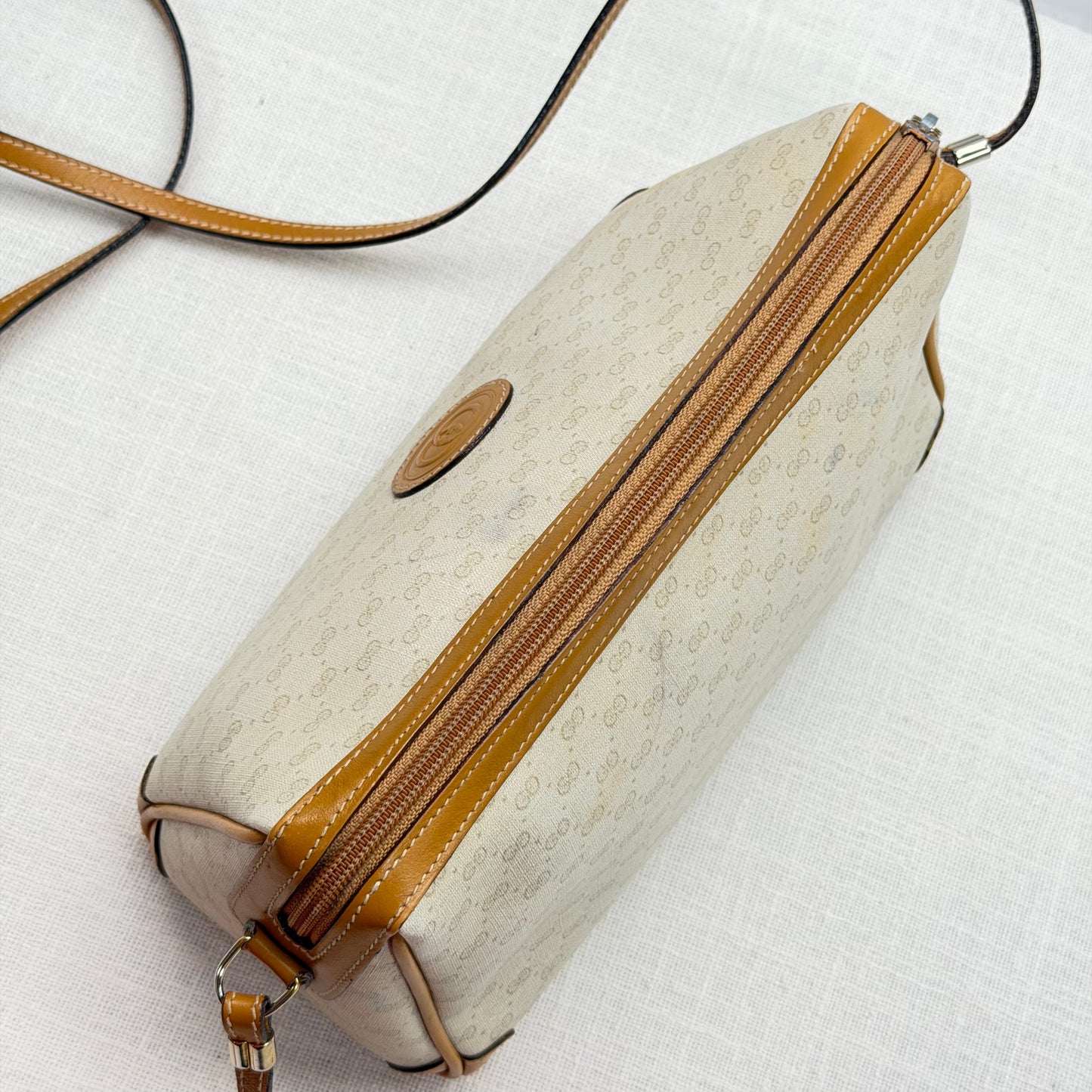 Authentic GUCCI Supreme White Canvas Crossbody