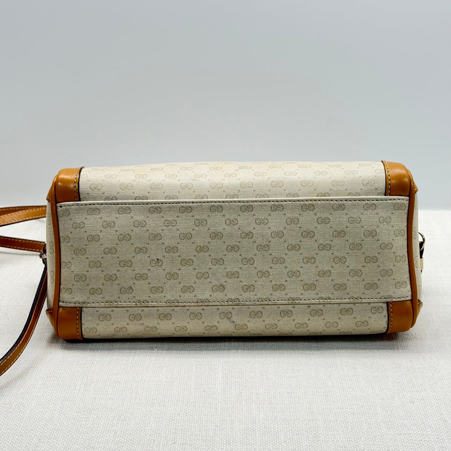 Authentic GUCCI Supreme White Canvas Crossbody