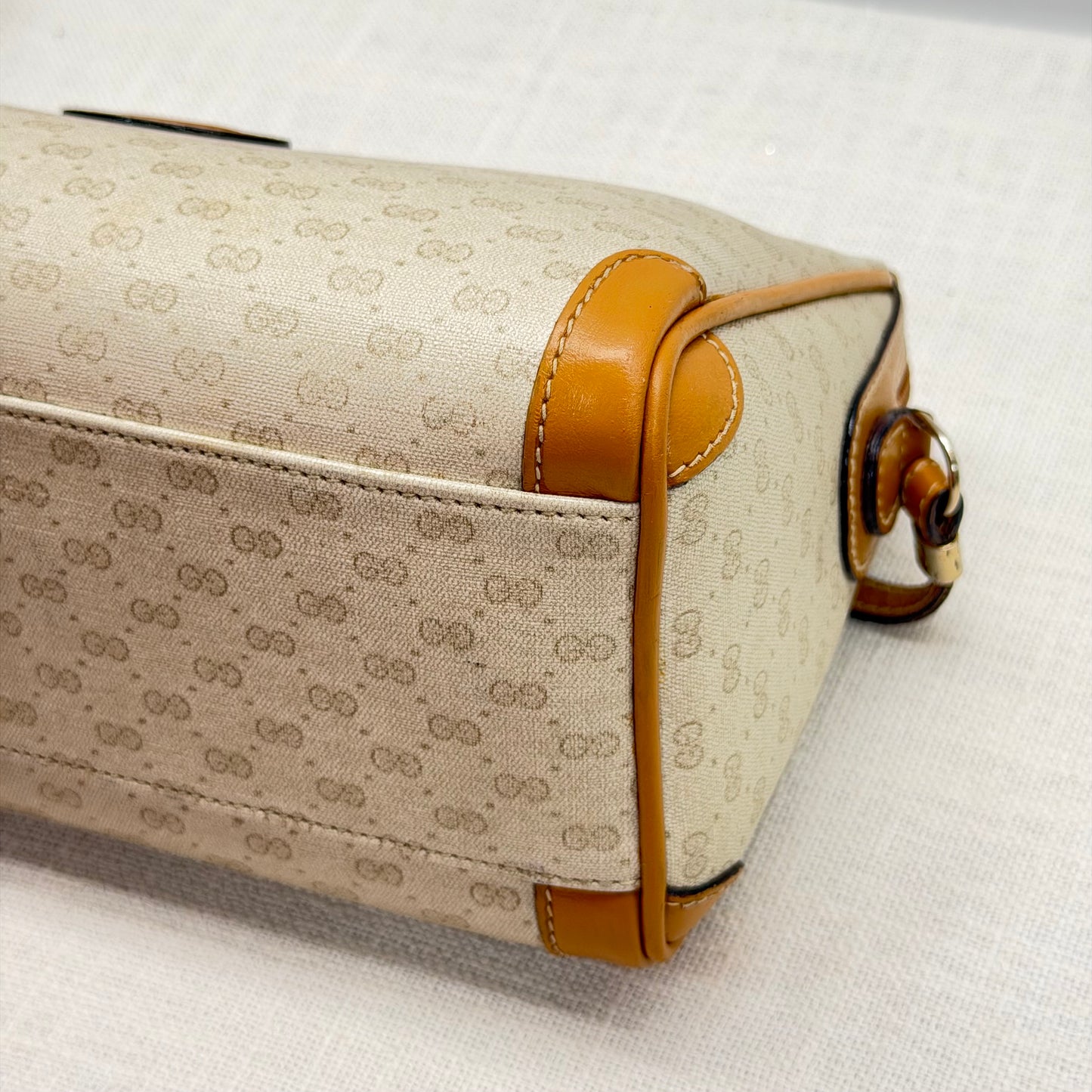 Authentic GUCCI Supreme White Canvas Crossbody