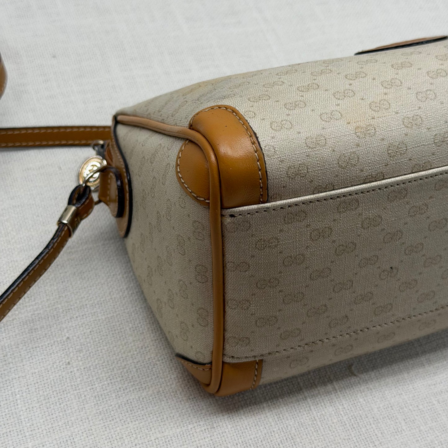 Authentic GUCCI Supreme White Canvas Crossbody