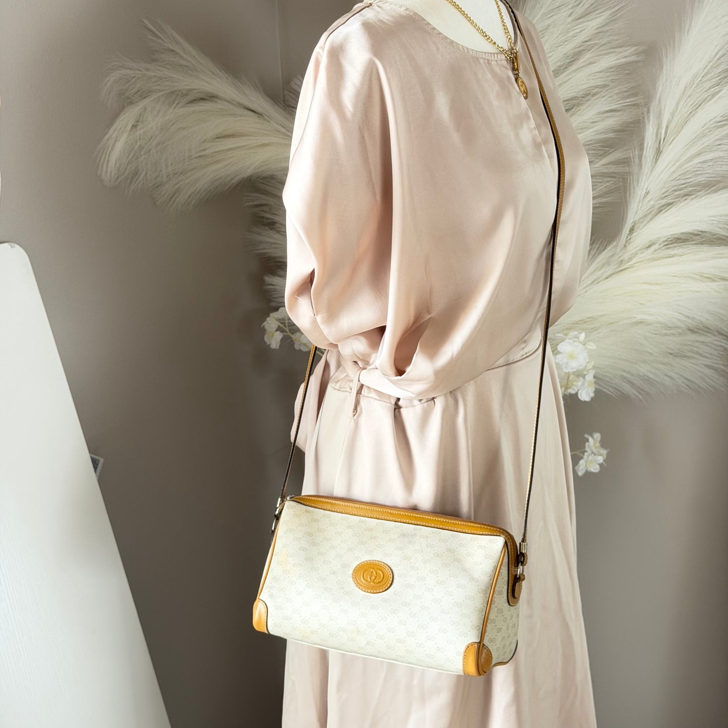 Authentic GUCCI Supreme White Canvas Crossbody