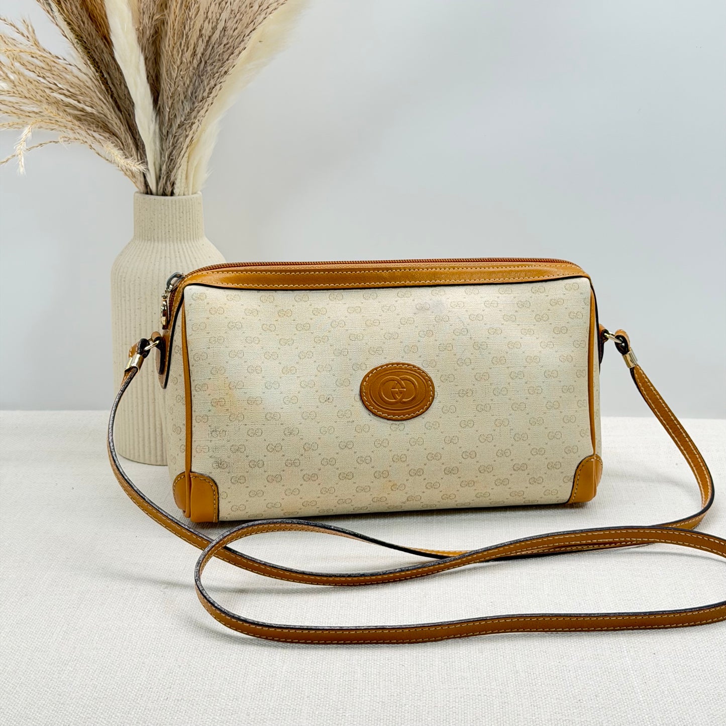 Authentic GUCCI Supreme White Canvas Crossbody