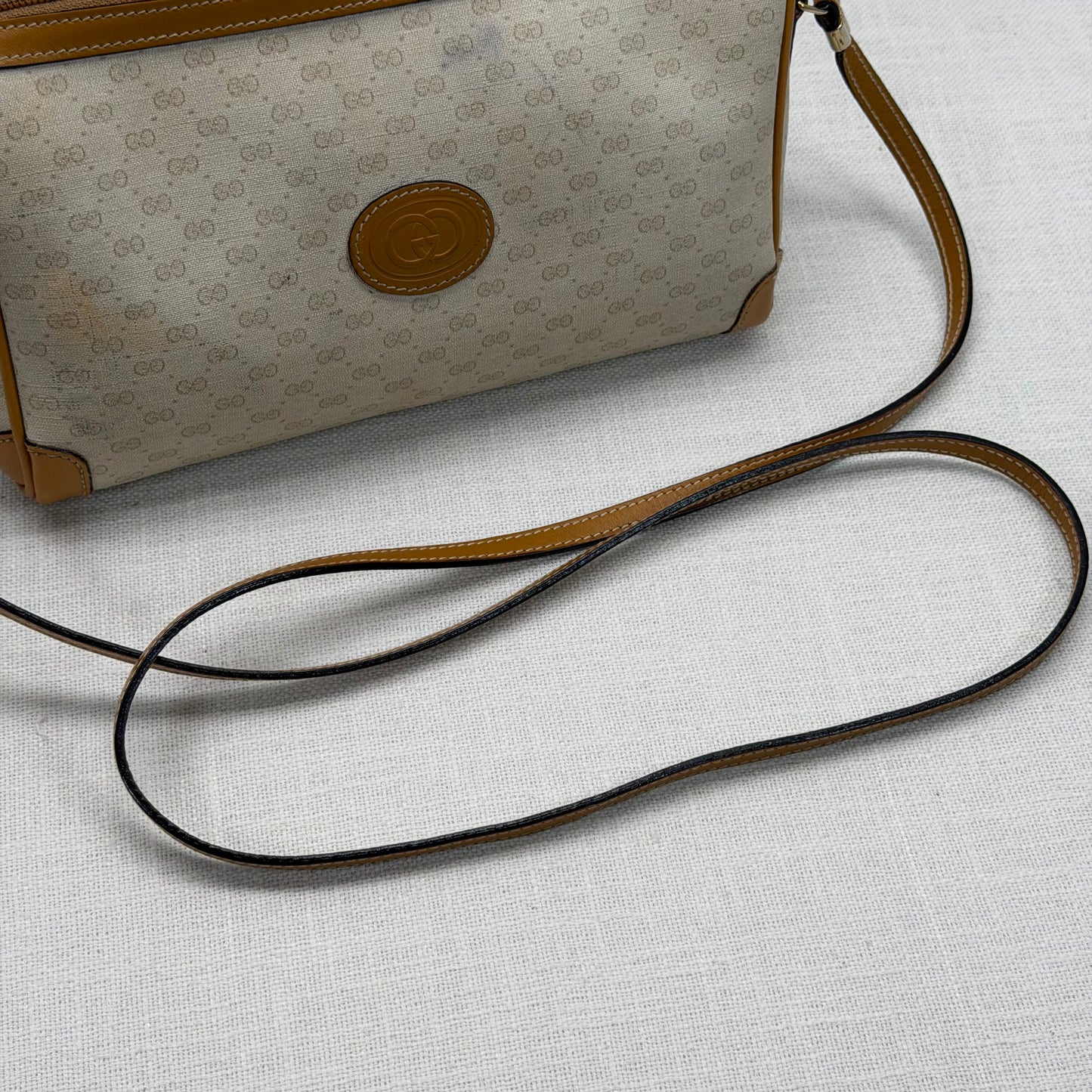 Authentic GUCCI Supreme White Canvas Crossbody