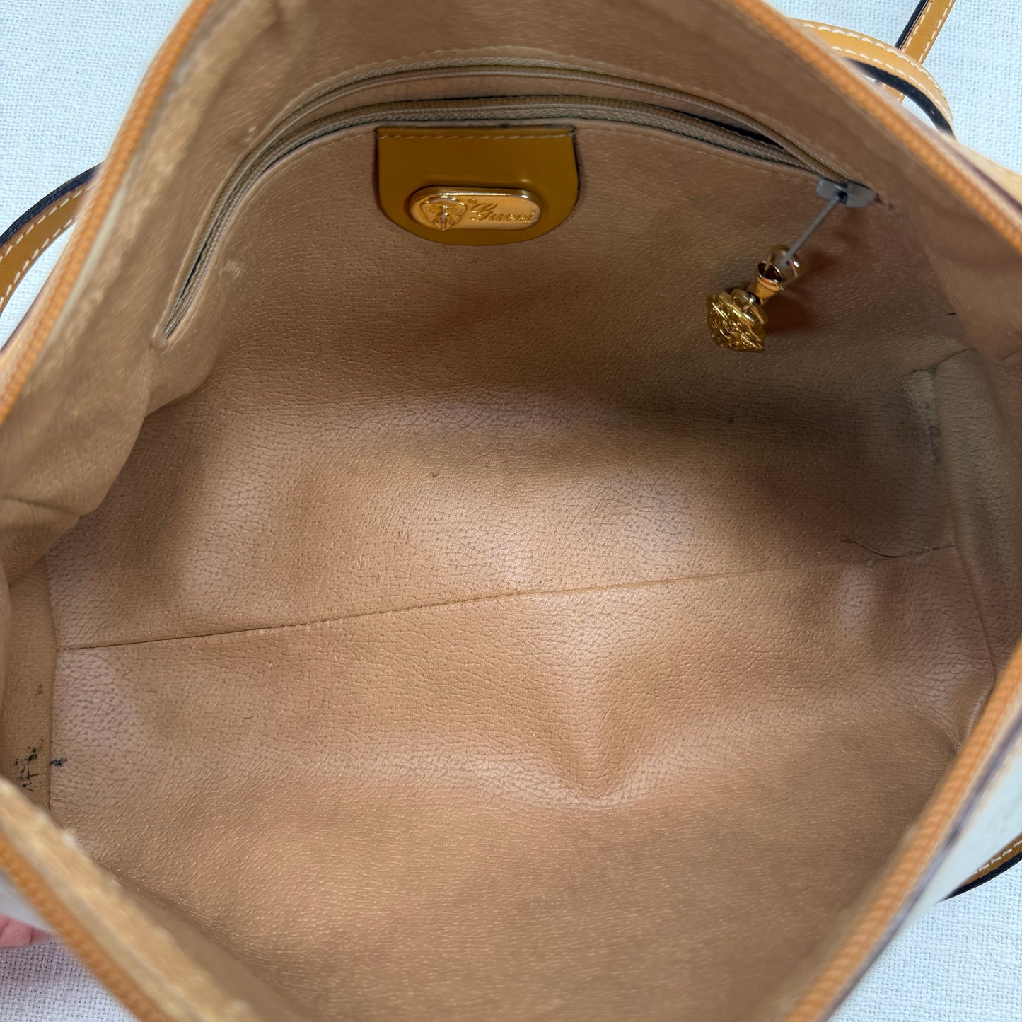 Authentic GUCCI Supreme White Canvas Crossbody