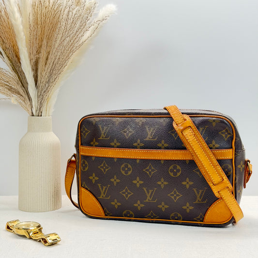 Authentic Louis Vuitton 2002 Monogram Trocadero 27 Crossbody