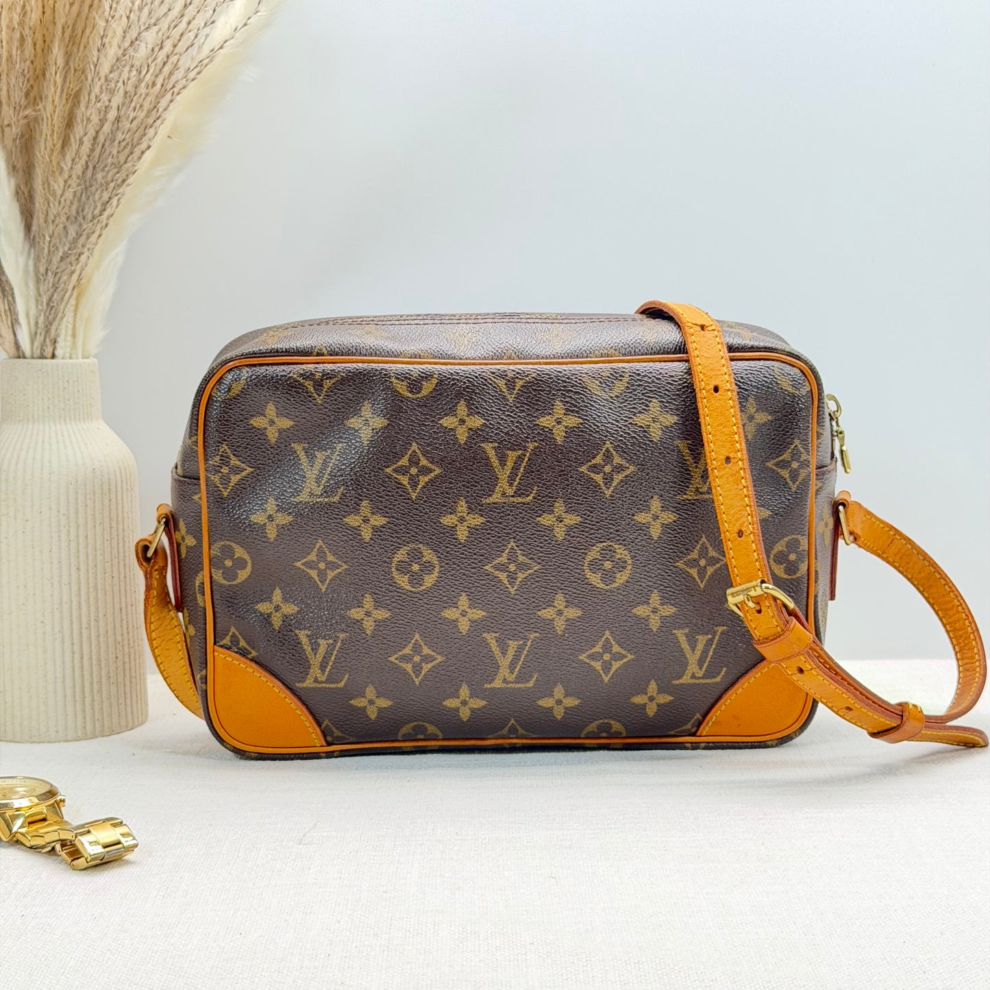 Authentic Louis Vuitton 2002 Monogram Trocadero 27 Crossbody