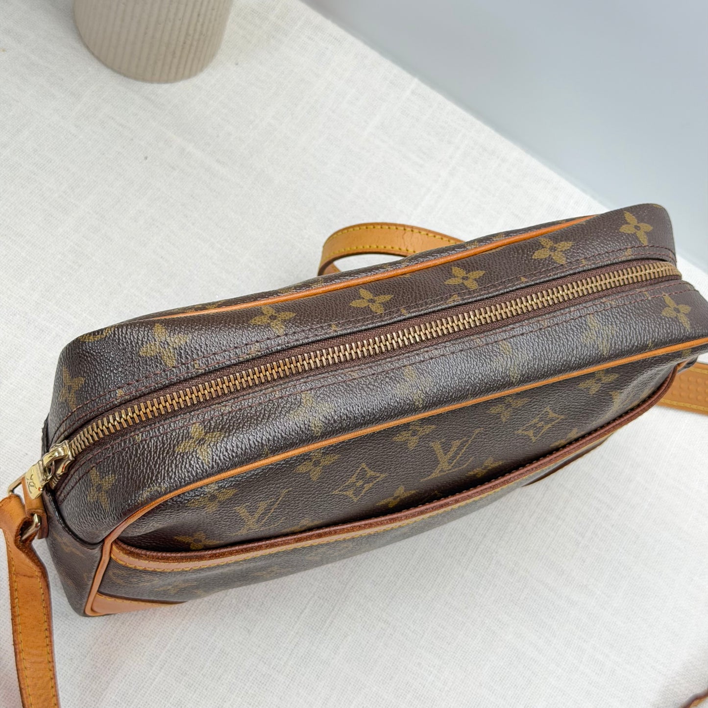 Authentic Louis Vuitton 2002 Monogram Trocadero 27 Crossbody