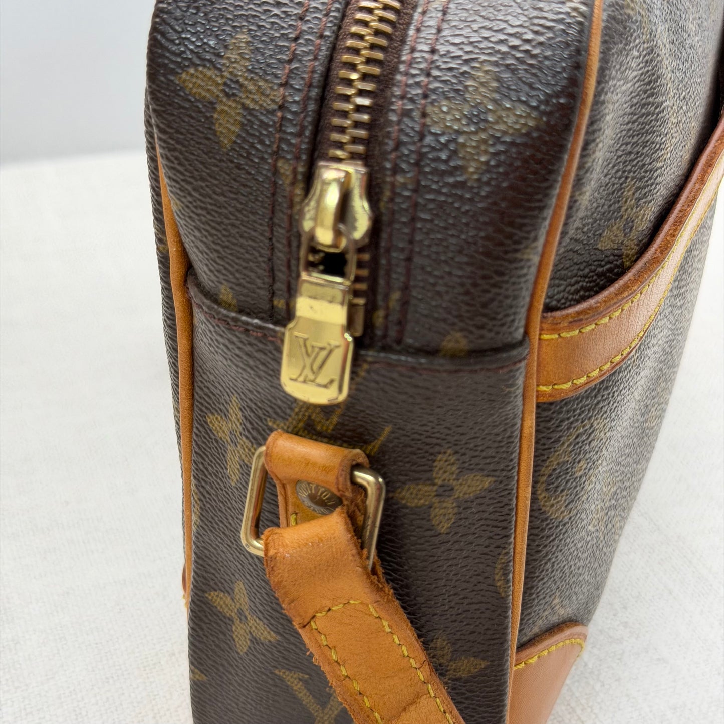 Authentic Louis Vuitton 2002 Monogram Trocadero 27 Crossbody