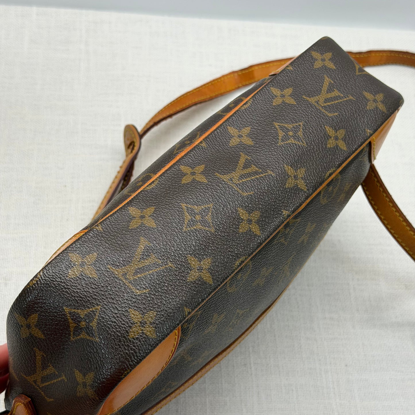 Authentic Louis Vuitton 2002 Monogram Trocadero 27 Crossbody
