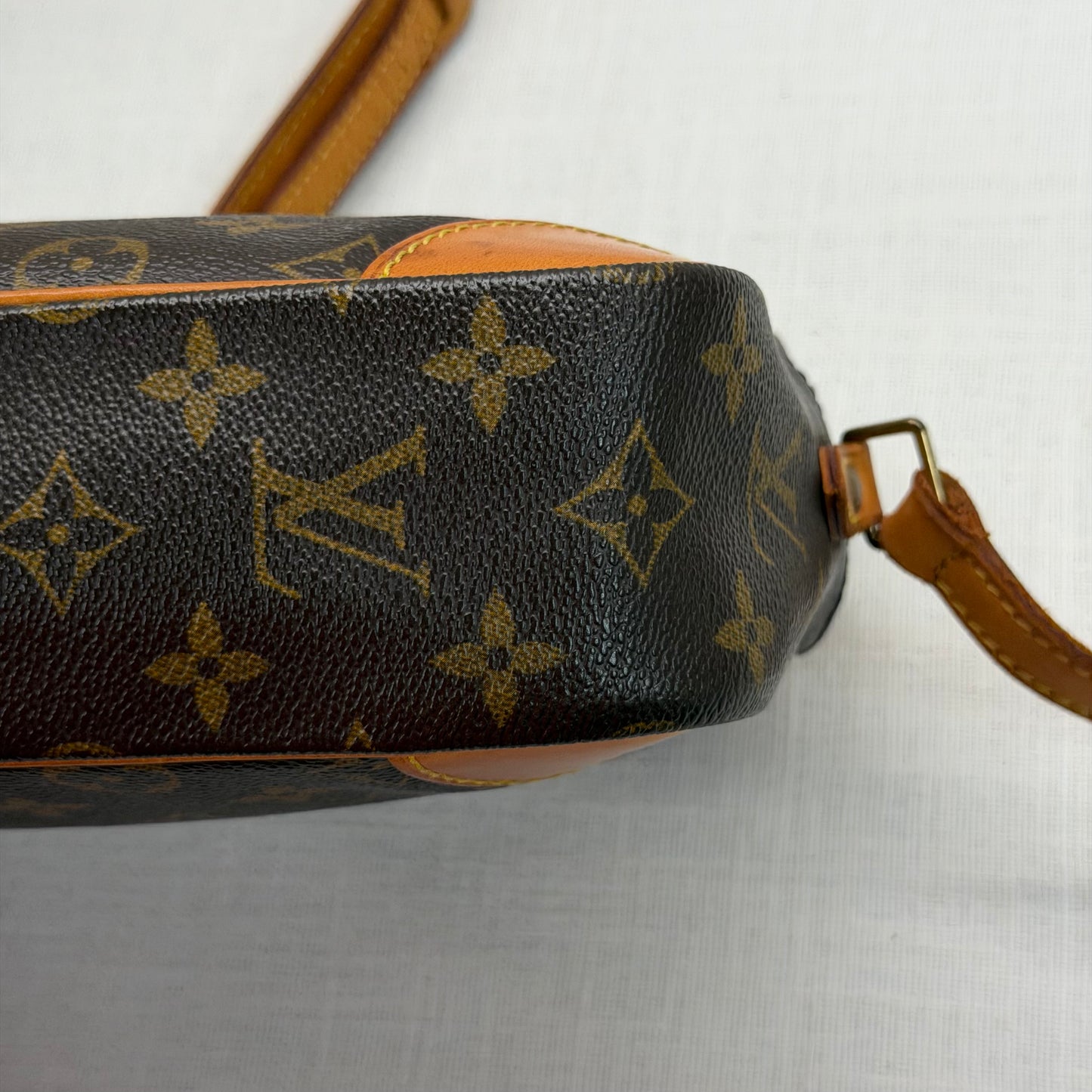 Authentic Louis Vuitton 2002 Monogram Trocadero 27 Crossbody