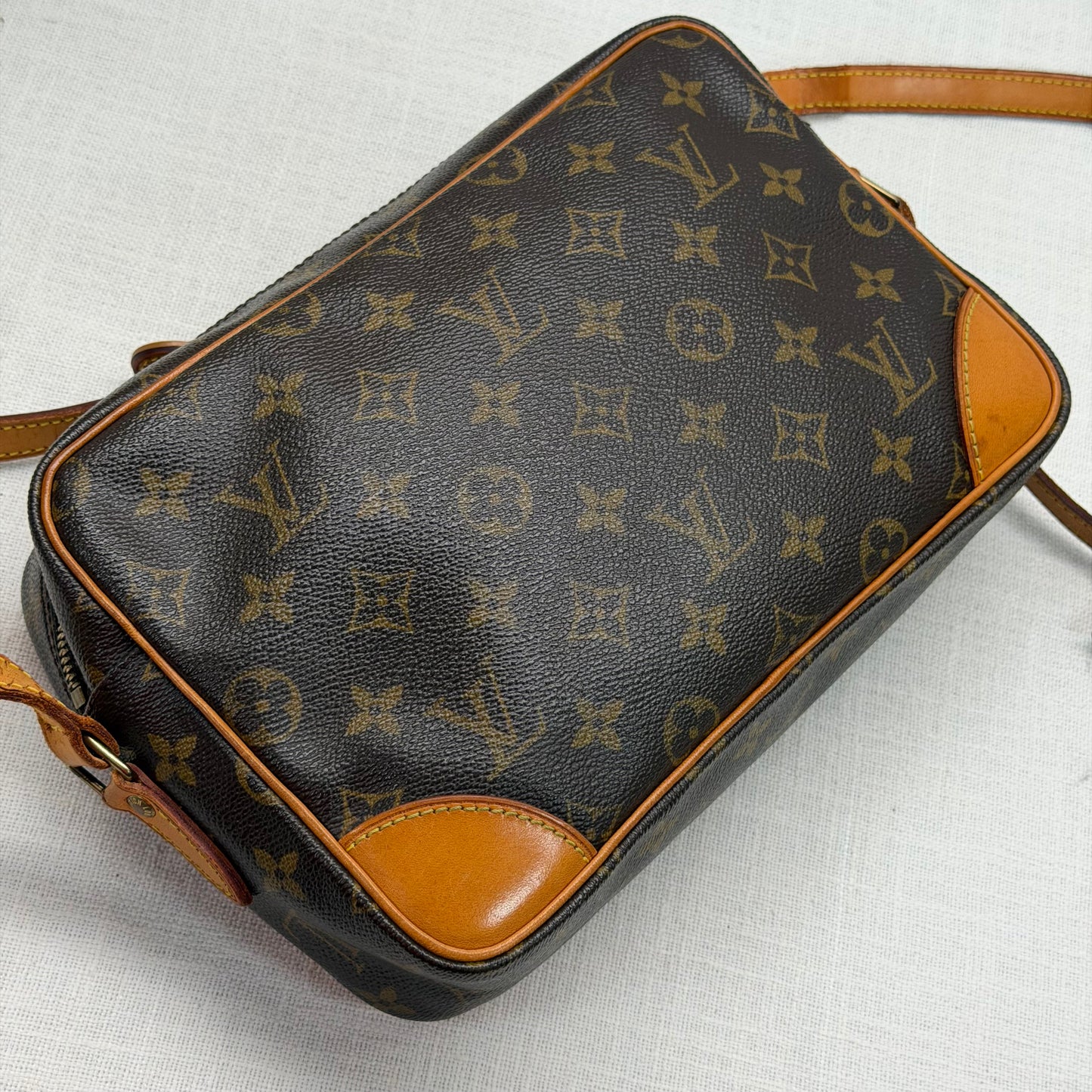 Authentic Louis Vuitton 2002 Monogram Trocadero 27 Crossbody
