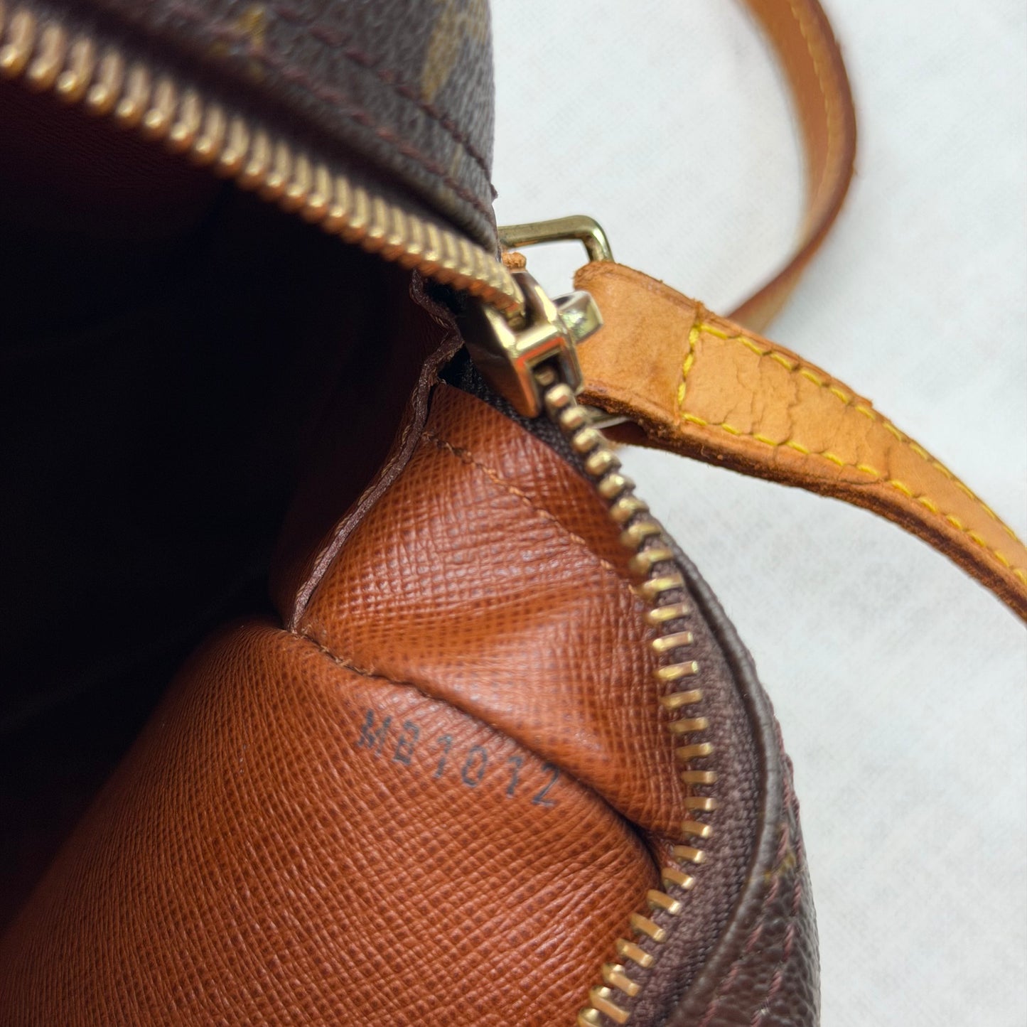 Authentic Louis Vuitton 2002 Monogram Trocadero 27 Crossbody
