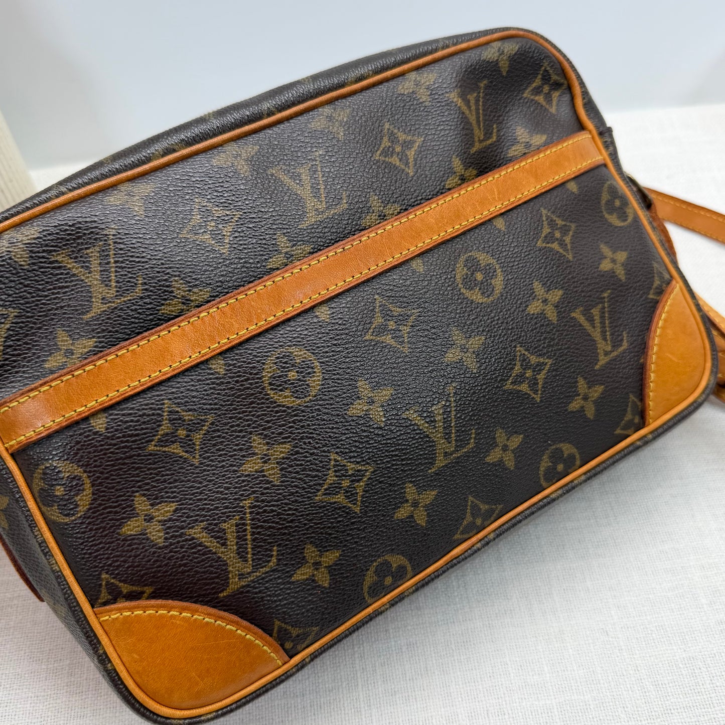 Authentic Louis Vuitton 2002 Monogram Trocadero 27 Crossbody