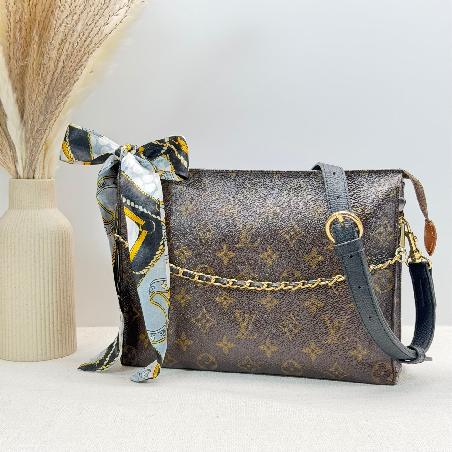 Authentic Louis Vuitton Monogram Toiletry 26 Crossbody