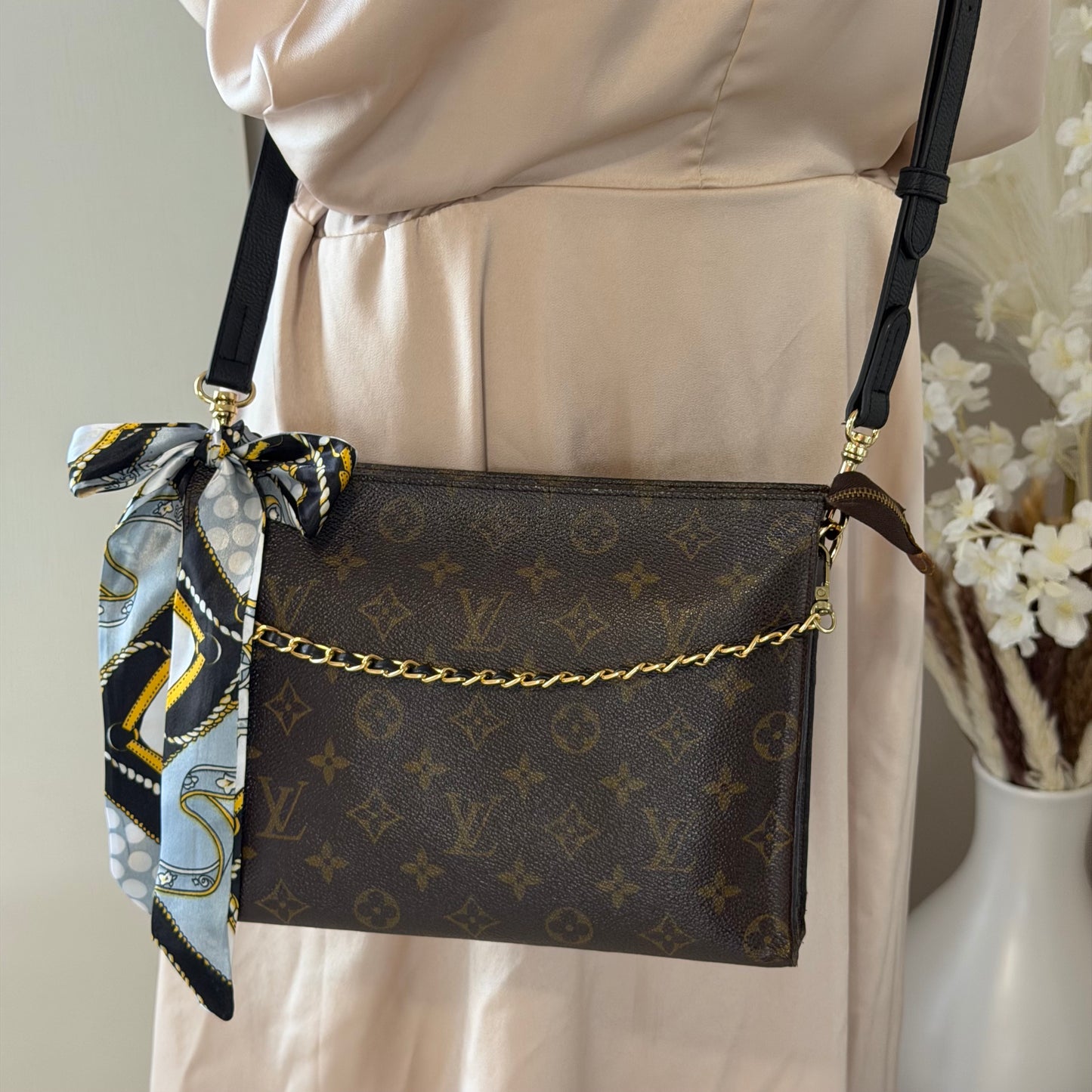 Authentic Louis Vuitton Monogram Toiletry 26 Crossbody
