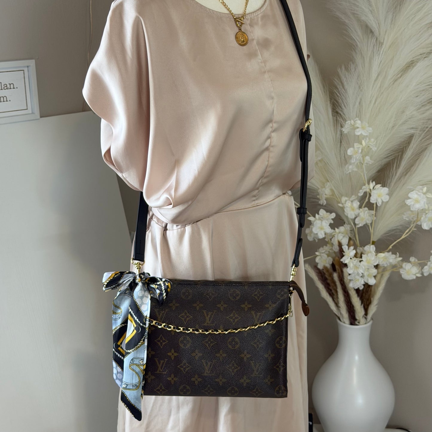 Authentic Louis Vuitton Monogram Toiletry 26 Crossbody