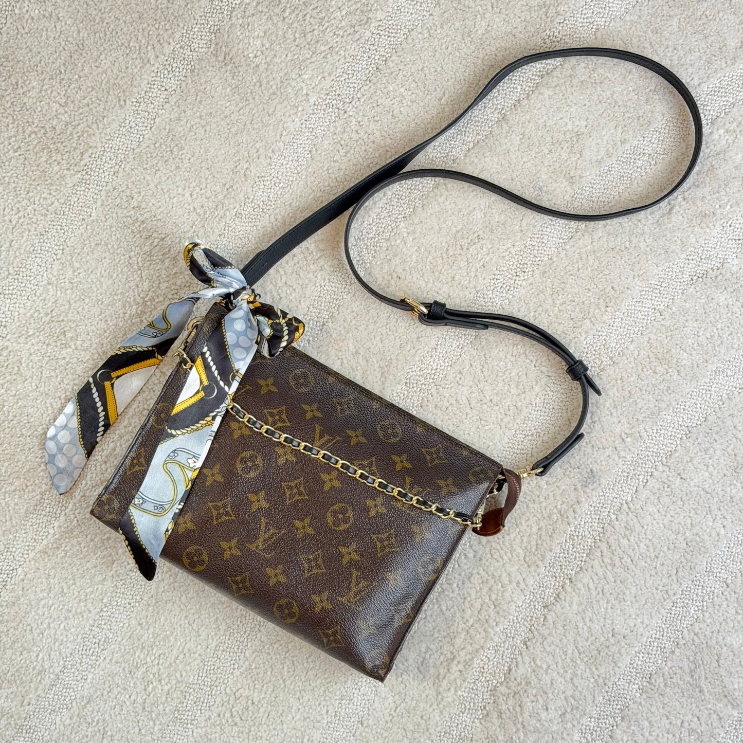 Authentic Louis Vuitton Monogram Toiletry 26 Crossbody