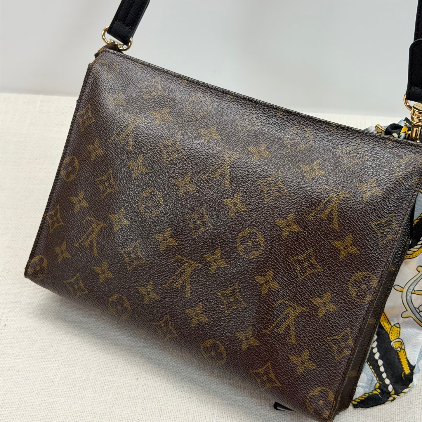 Authentic Louis Vuitton Monogram Toiletry 26 Crossbody