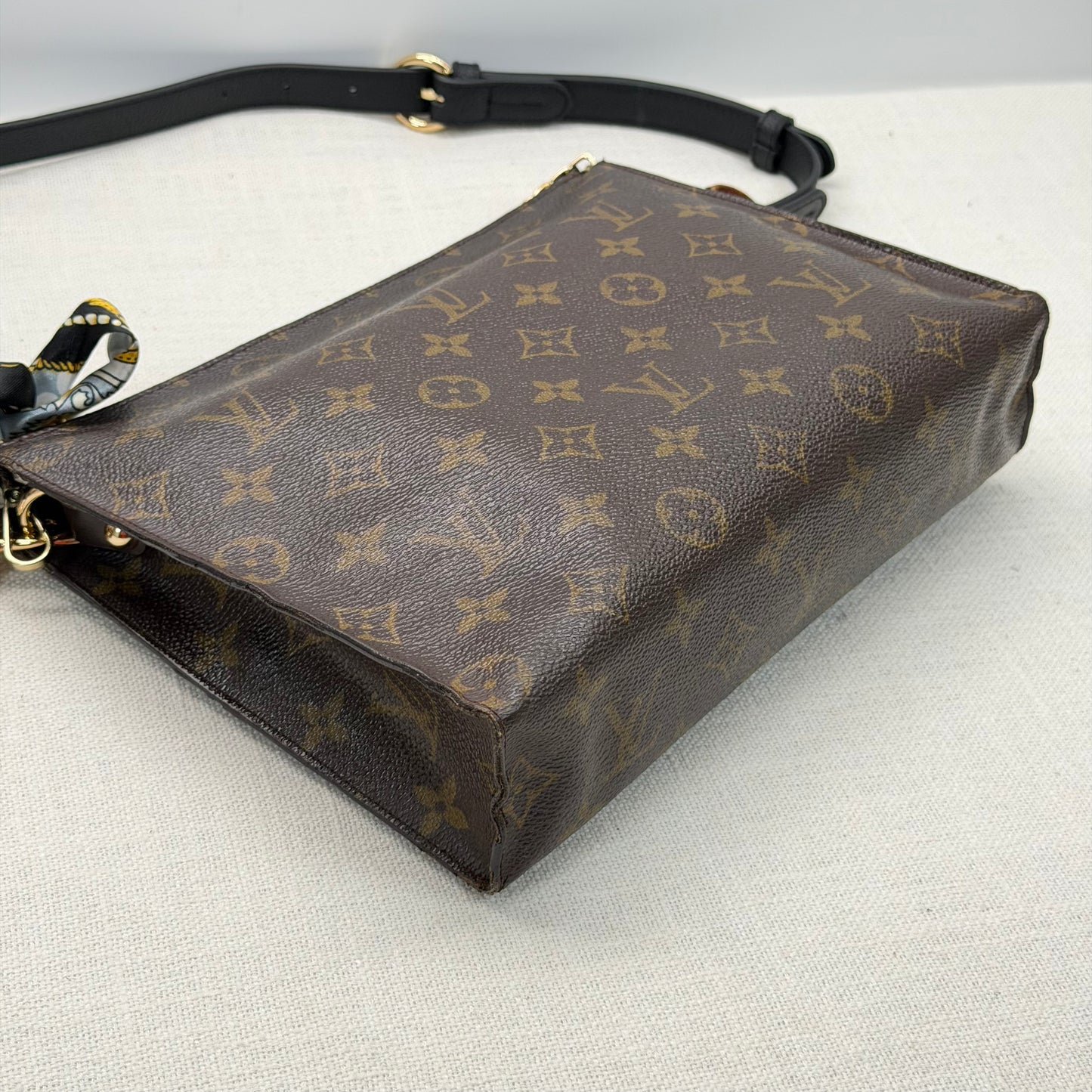 Authentic Louis Vuitton Monogram Toiletry 26 Crossbody