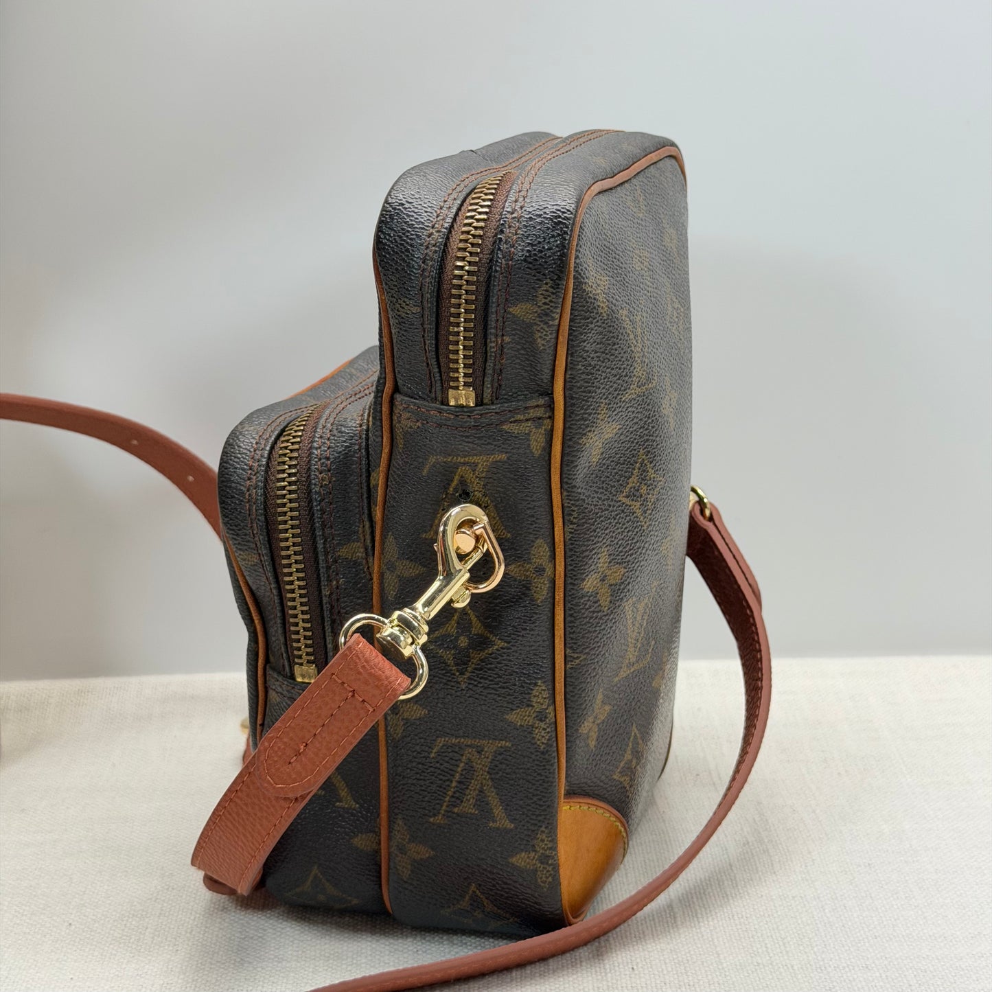 Authentic Louis Vuitton 2001 Monogram Amazone MM Crossbody