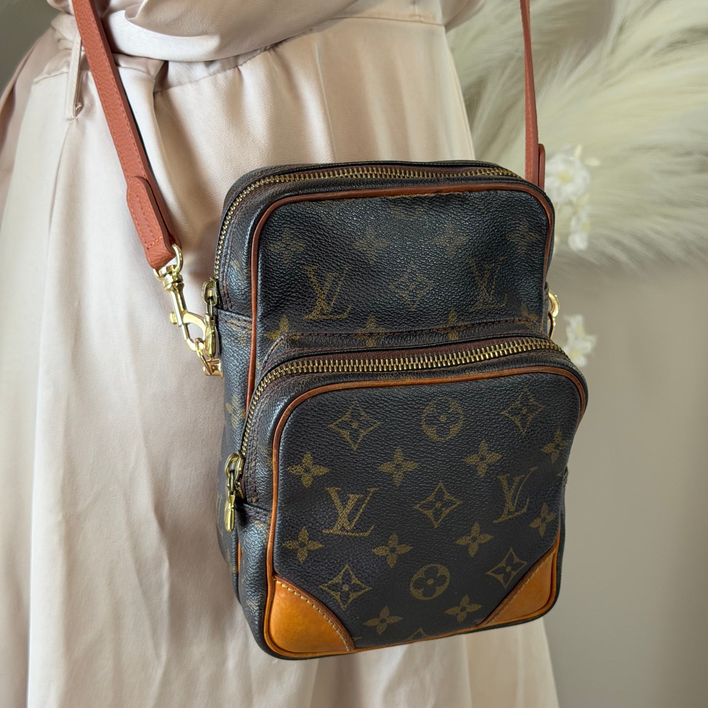 Authentic Louis Vuitton 2001 Monogram Amazone MM Crossbody