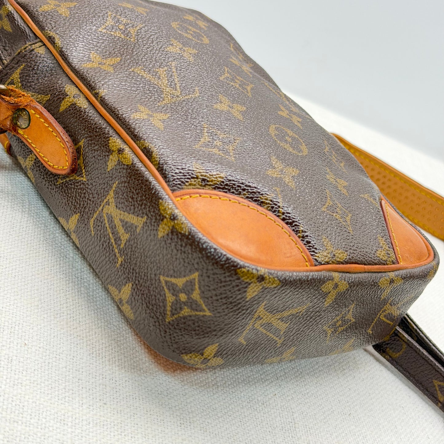 Authentic Louis Vuitton 1988 Monogram Danube MM Crossbody