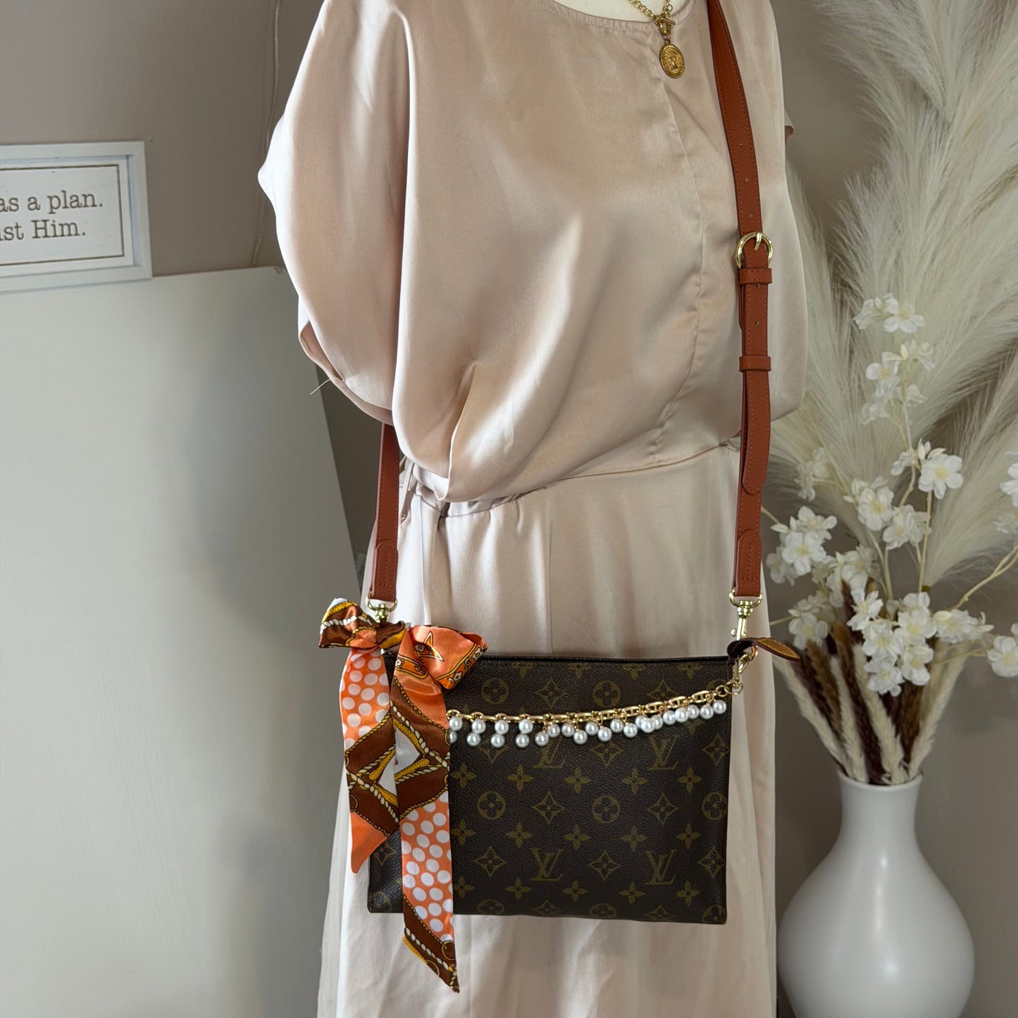 Authentic Louis Vuitton Monogram Toiletry 26 Crossbody