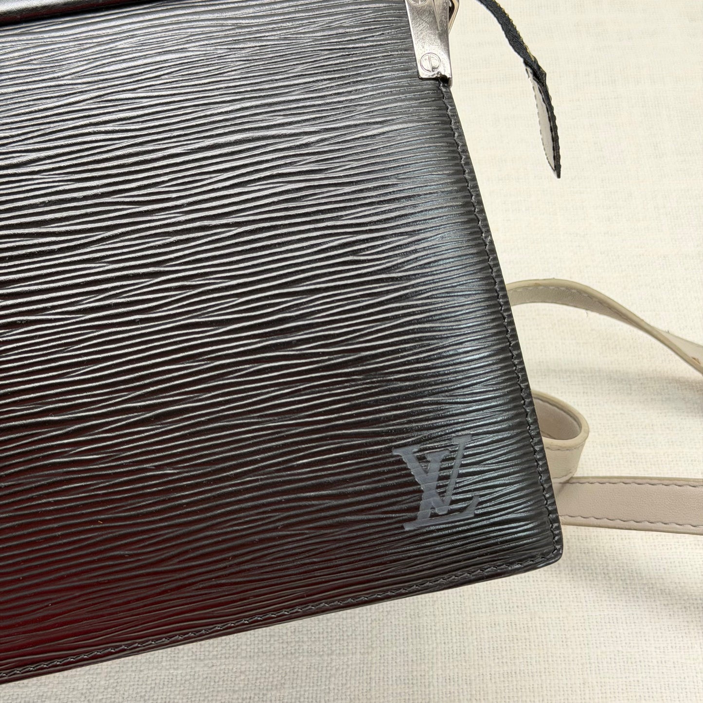 Authentic Louis Vuitton Black Epi Trousse Crete Crossbody