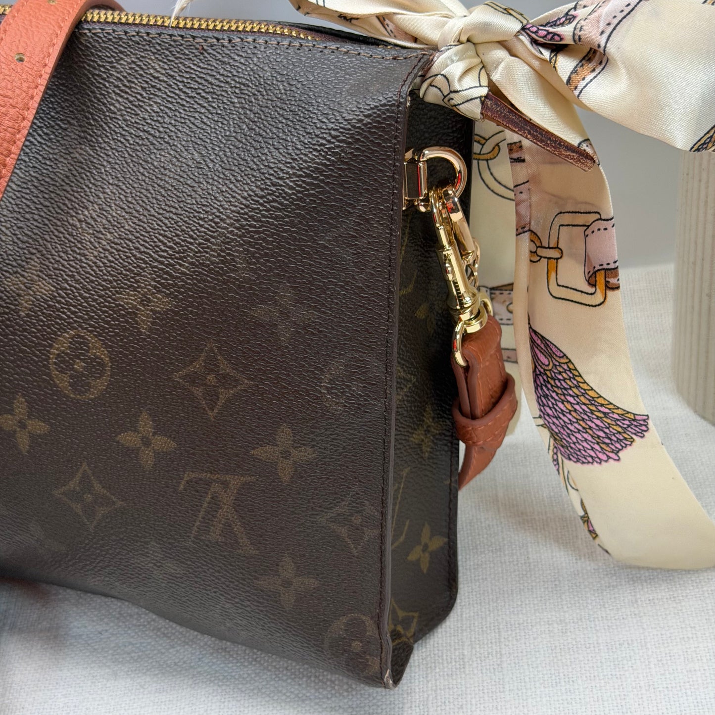 Authentic Louis Vuitton Monogram Toiletry 26 Crossbody