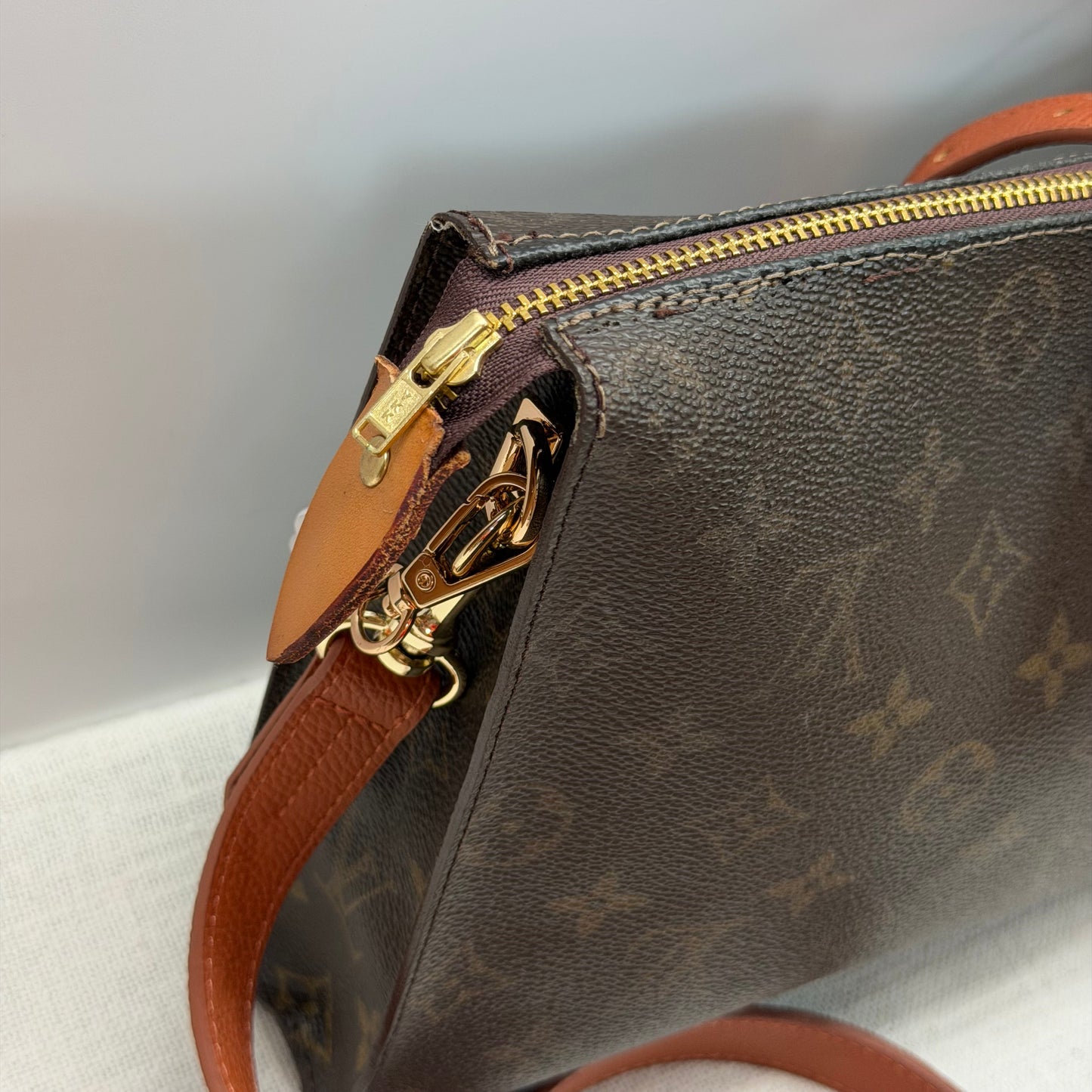 Authentic Louis Vuitton Monogram Toiletry 26 Crossbody