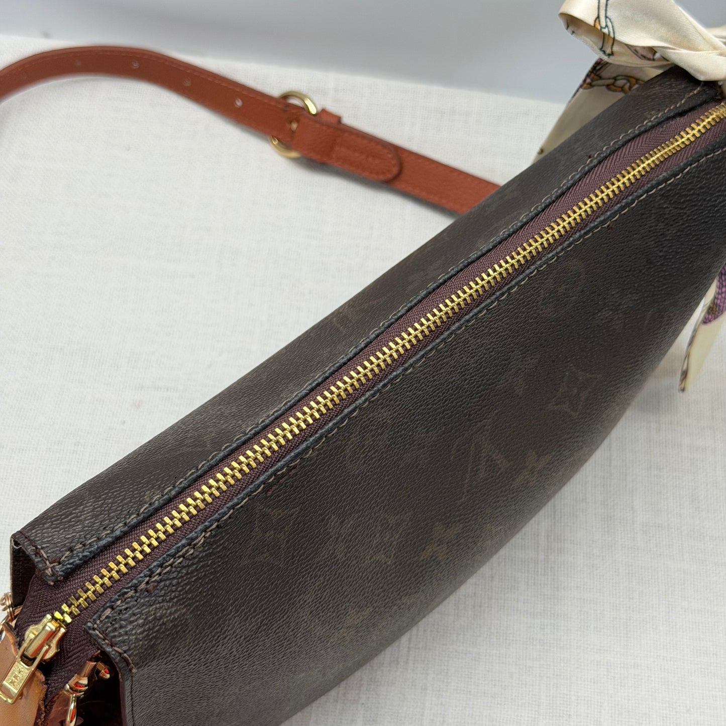 Authentic Louis Vuitton Monogram Toiletry 26 Crossbody