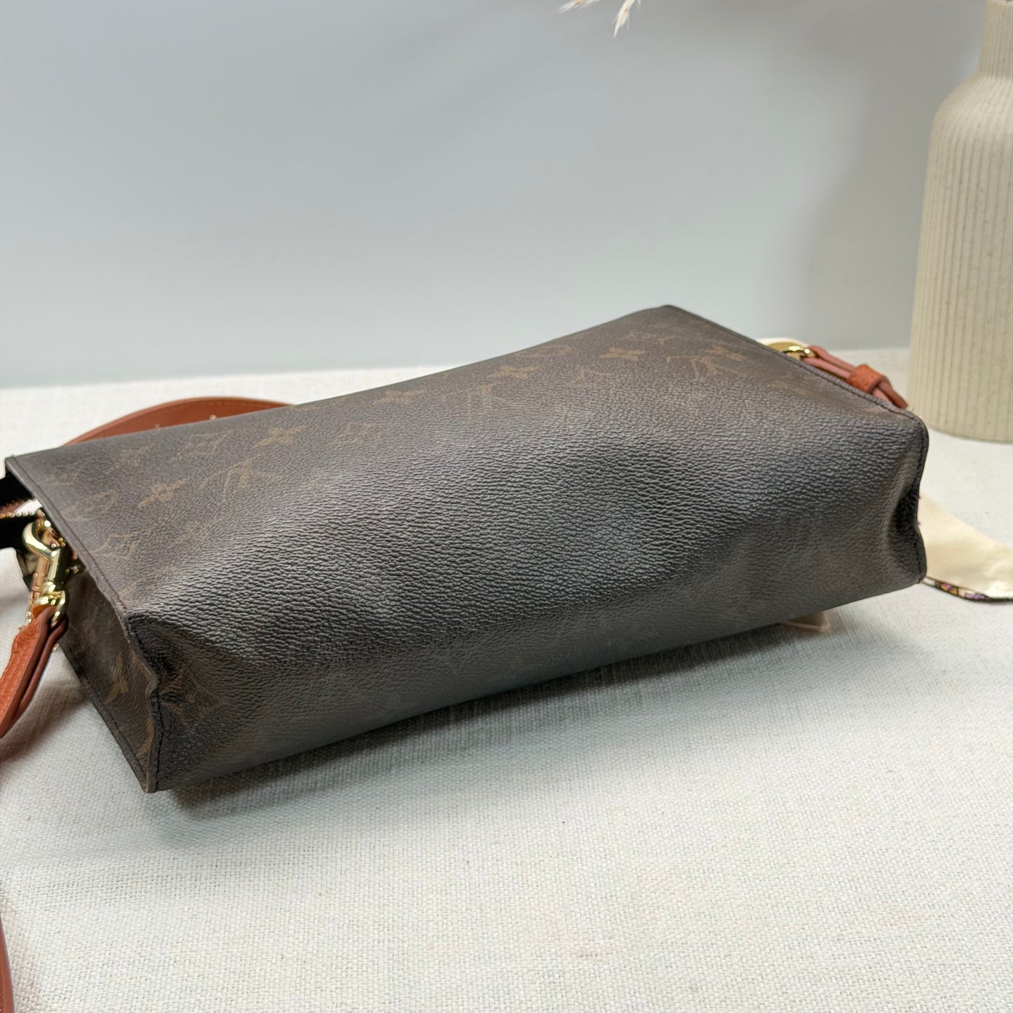 Authentic Louis Vuitton Monogram Toiletry 26 Crossbody